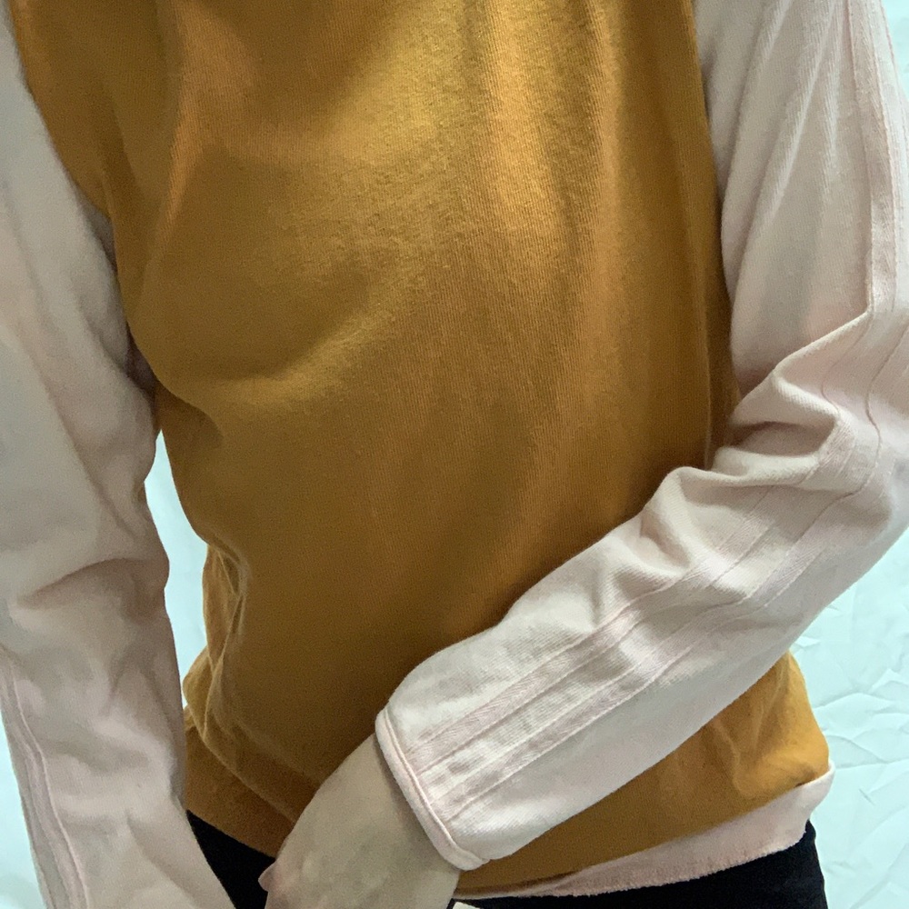 Color Blocked Knit Top - Picture 3 of 3